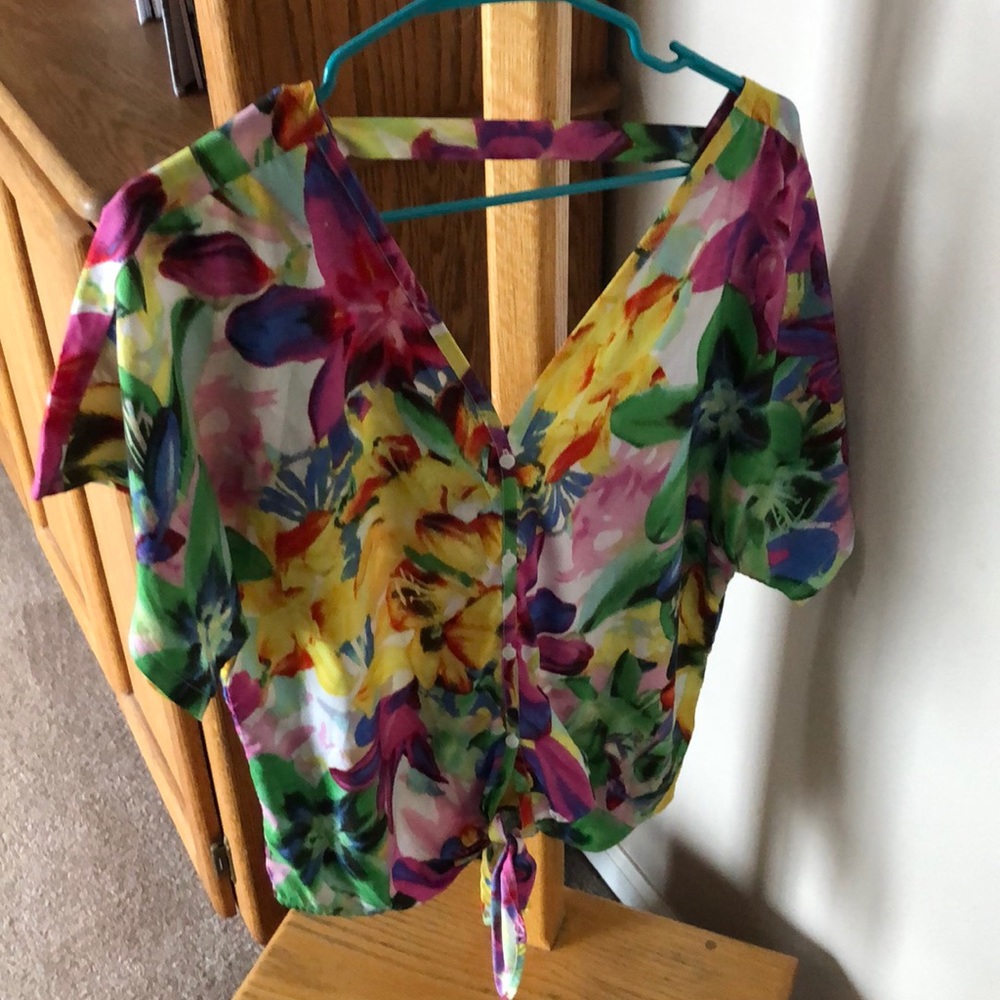 Fun Floral Party Shirt Size Medium
